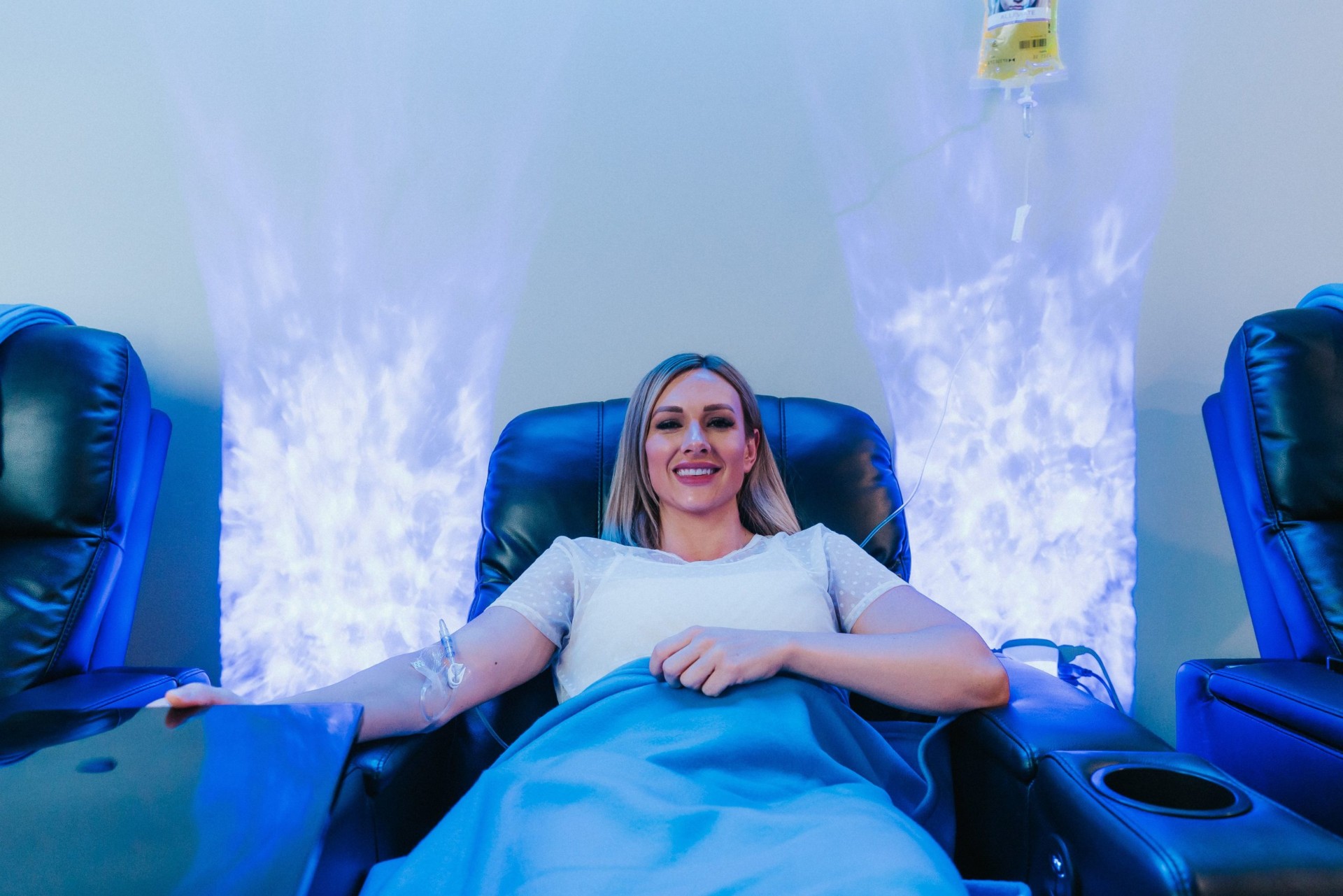 iCRYO New Braunfels guest relaxing during an IV drip